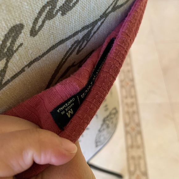 Abercrombie pink crop top - Picture 3 of 4